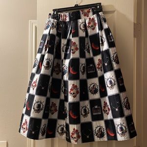 Size 20, lined, mid calf length.